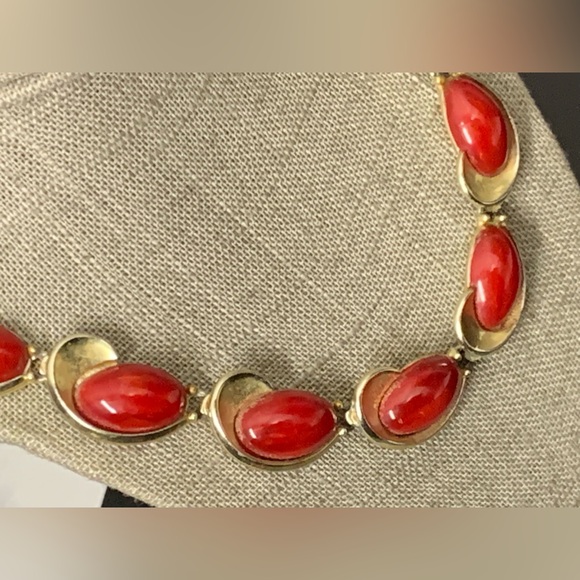 RARE - STRIKING VINTAGE CHAREL RED CABACHON NECKLACE - Picture 9 of 12